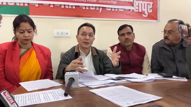 शाहजहांपुर।
केंद्रीय मंत्री जितिन प्रसाद के समक्ष जीराम जी ने ग्रामीण रोजगार से जुड़ी समस्याओं और जरूरतों पर अपनी बात रखी। उन्होंने गांवों में रोजगार के अवसर बढ़ाने, योजनाओं के प्रभावी क्रियान्वयन और मजदूरों को समय पर काम व भुगतान सुनिश्चित करने पर जोर दिया। केंद्रीय मंत्री ने उनकी बातों को ध्यान से सुना और उचित कार्रवाई का आश्वासन दिया।