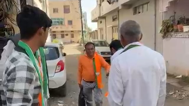 लातुरात राजकीय वातावरण तापल,भाजपाने पैसे वाटल्याचा काँग्रेस पक्षाने केला आरोप,