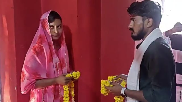 ▶️......सोनभद्र की जेहा खातून ने भारी विरोध के बाद अपने हिंदू बॉयफ़्रेंड प्रदीप से मंदिर में शादी कर ली

डेढ़ साल से दोनों के बीच लव अफेयर था