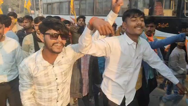 एकादशी पर खाटू श्याम यात्रा का आयोजन
शाहजहांपुर। एकादशी के पावन अवसर पर बरेली मोड़ खाटू श्याम यात्रा का आयोजन किया गया। श्रद्धालुओं ने भजन-कीर्तन करते हुए बाबा खाटू श्याम के जयकारे लगाए। यात्रा में बड़ी संख्या में भक्त शामिल हुए