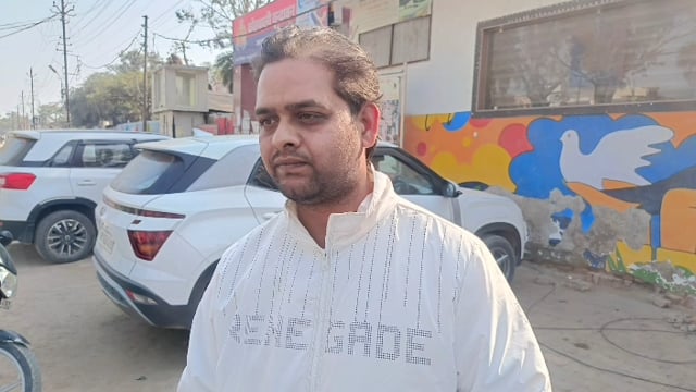 MANT- वृंदावन थाने पर तैनात मुंशी, की दबंगई से परेशान फरियादी ने, एसएसपी से लगाई न्याय की गुहार,,