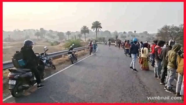 सिमुलतला कटोरिया मुख्य मार्ग के करेंगवा नदी पुल स्थित रेलिंग से टकराकर शराब के नशे में धुतयुवक लहरनिया निवासी हुआ बेसुध 