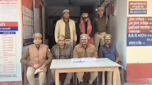 किन्नर के घर पर बम से हमला करने वाले 50 हजार के इनामिया को पुलिस ने विस्फोटक सामग्री के साथ किया गिरफ्तार
