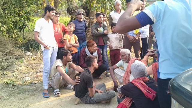 अंधविश्वास या हकीकत ? ट्रक के खलासी को भूत ने पकड़ा, ग्रामीणों ने भूत भगाने के लिए बुलाया तांत्रिक।