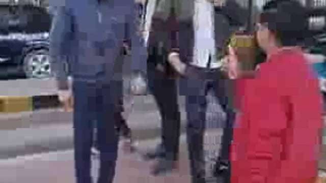 बाराबंकी के हैदरगढ़ थाना क्षेत्र में बारा टोल प्लाजा पर गुंडे टोलकर्मियों ने गाड़ी निकालने को लेकर हुये विवाद में वकील क