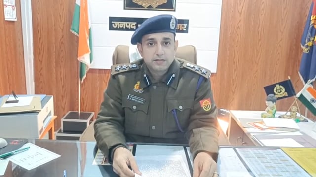 सिद्धार्थनगर पुलिस ने ₹25,000 के इनामी अभियुक्त को किया गिरफ्तार, चोरी का मोबाइल बरामद