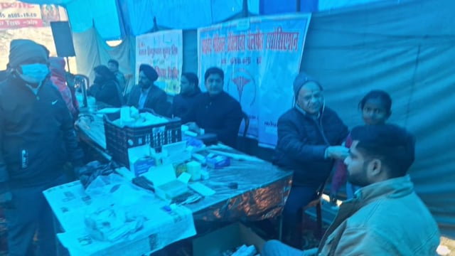 शारदा तट पर लगाया गया स्वास्थ्य शिविर