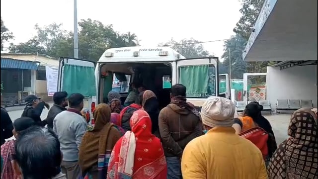 पतंग उड़ाने के दौरान सात वर्षीय बालक छत से गिरा। स्थिति नाजुक।