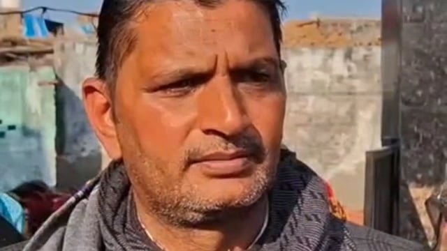 MANT-  फरह में सर्दी के चलते, निशुल्क कंबल पाकर खिले, ग्रामीणों के चेहरे, समाजसेवी ने बांटे 1051 कंबल,,