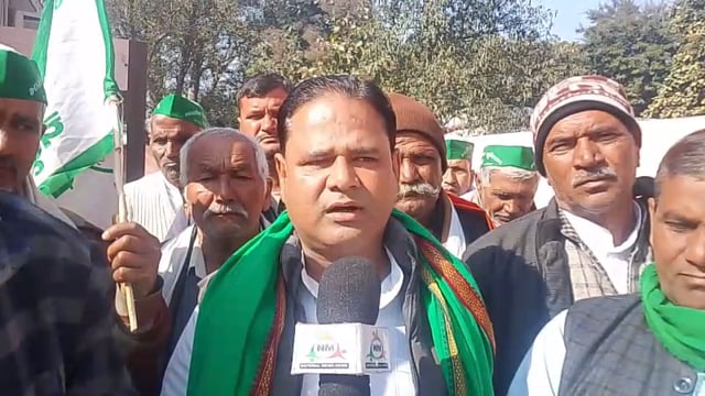 भारतीय किसान यूनियनचढूनीकेमंडल अध्यक्ष रामवीरसिंहतोमरजिलाअध्यक्ष अनेको कार्यकर्ताओ ने वरिष्ठ पुलिस अधीक्षक ज्ञापन सोफा