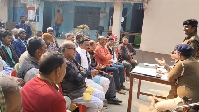 चौतरवा थाना परिसर में हुआ शांति समिति की बैठक संपन्न।