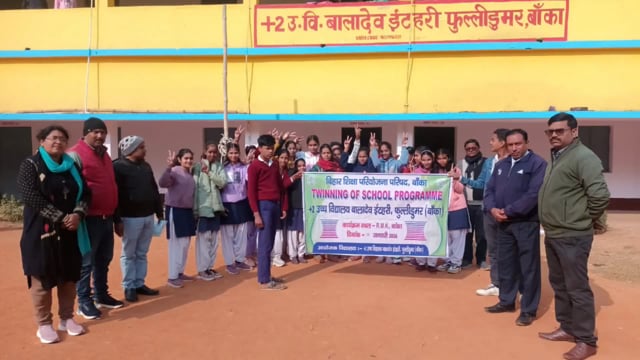 Twining of school के तहत विद्यालय के छात्र छात्राओं को आरएमके स्कूल ले जाया गया