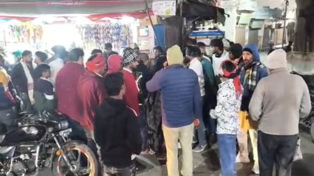 MANT- नशे में  धुत्त दो बाइक सवार,बंद दुकान में जा घुसे, एक की हालत गंभीर,सरकारी अस्पताल में भर्ती,,