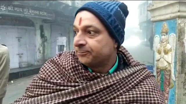 MANT- विश्राम घाट पर जमुना जी में श्रद्धालुओं से भरा ई-रिक्शा पलटा,बड़ा हादसा टला कई श्रद्धालु, बच्चों समेत हुए चोटिल,,