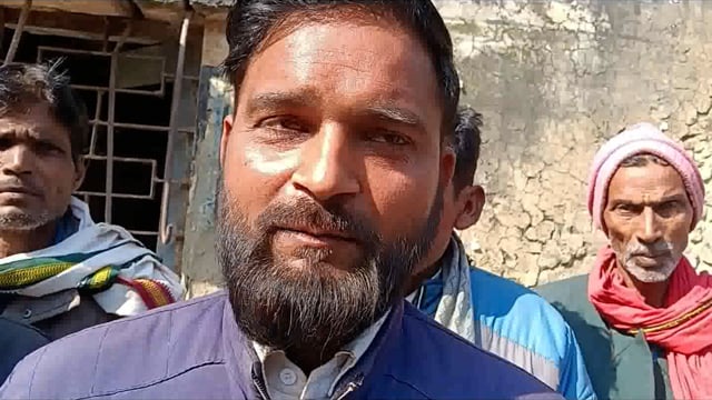 अमेठी के सुलतानपुरमोचवाके दर्जनों दलित वर्ग के लोगो ने एडीएमज्ञापन देकरहरिजनआवादीपरमकानबनानेसेरोकनेवालोपरकार्यवाहीमांग