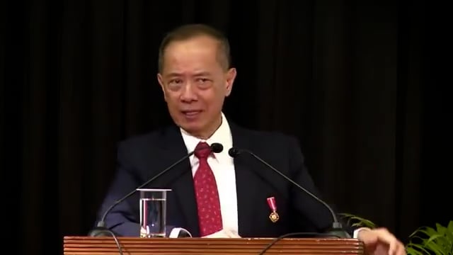 ▶️......भारत की आर्थिक प्रगति पर सिंगापुर के पूर्व विदेश मंत्री George Yeo ने कहा कि भारत की ग्रोथ को रोक पाना आसान नहीं है।
उन्होंने कहा कि चीन को लगभग 20 वर्षों तक बिना किसी बड़ी बाधा के विकास का अवसर मिला, जिस दौरान उसकी जीडीपी करीब सात गुना बढ़ी। लेकिन भारत ने चीन से लगभग 20 साल बाद विकास की शुरुआत की और अब वैश्विक परिस्थितियाँ पहले जितनी अनुकूल नहीं हैं।