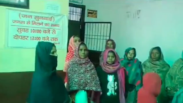 MANT- राशन डीलर पर पैसे लेकर, राशन देने का लगाया आरोप,,