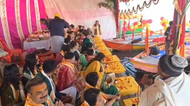 MANT- वी ,एम,सी परिवार मुंबई की तरफ से मथुरा से यमुना जी, चुनरीय मनोरथ,,