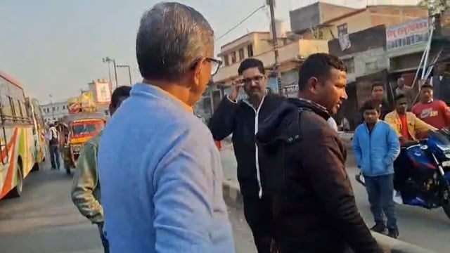 नगर पालिका के नाम पर श्रद्धालुओं से अवैध उगाही, विधायक ने लगाई फटकार।