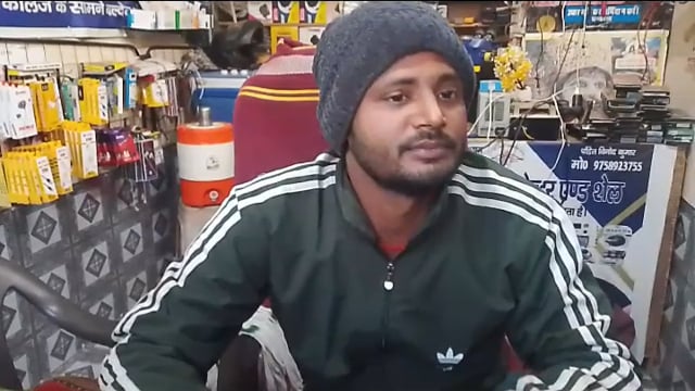 मथुरा जमुना पारश्रीश्याम मोबाइल शॉप लक्ष्मी नगर बलदेव रोड मथुराशातिर ने मोबाइल चोरी का दियाअंजाम घटनासीटीवी कैमरामेंकैद 