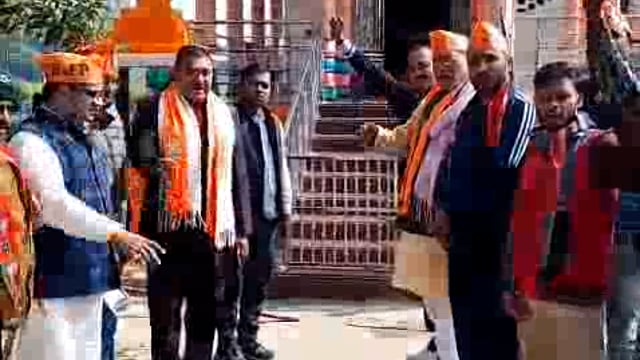 मिश्रौली में भाजपानेतागायत्रीउपाध्याके यहां जिला पंचायतअध्यक्ष राजेशअग्रहरि अध्यक्ष राजेश वीपी दूवेमतदातापुनरीक्षणदेखा