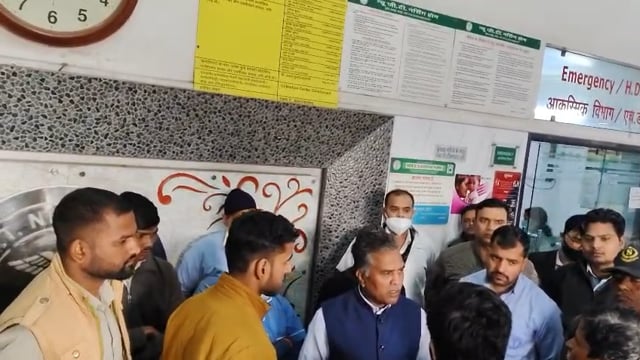 ब्रेकिंग

रावतपुर के जीटी नर्सिंग होम में हंगामा

 बच्चे की मौत के बाद परिजनों ने काटा जमकर हंगामा 

 अस्पताल पर लगाया लापरवाही का आरोप