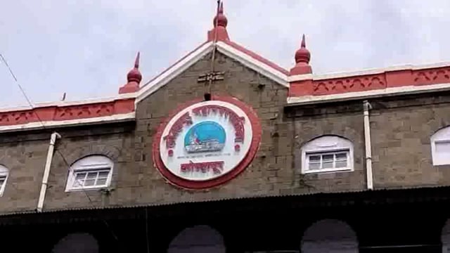 कोल्हापूर नगर निगम चुनाव मे शिवाजी पेठ में मारपिट पथराव के मामले मे इंद्रजीत बोंद्रे ग्रुप और शिवतेज खराडे ग्रुप‌ के पचास समर्थ को के खिलाफ राजवाडा पोलीस स्टेशन गुन्हा दर्ज की या.