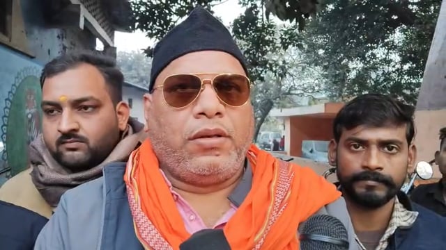 हनुमत धाम में नाबालिग से छेड़छाड़, मुकदमा दर्ज
शाहजहाँपुर। कोतवाली क्षेत्र के हनुमत धाम मंदिर में दर्शन को गई एक नाबालिग बालिका से छेड़छाड़ का मामला सामने आया है। परिजनों की तहरीर पर पुलिस ने आरोपी युवक के खिलाफ मुकदमा दर्ज कर जांच शुरू कर दी है। पुलिस का कहना है कि आरोपी की तलाश की जा रही है और दोषी के खिलाफ सख्त कार्रवाई की जाएगी।