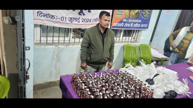 अमरपुर पुलिस ने भारी मात्रा में शराब के साथ तस्कर को किया गिरफ्तार, काफी दिनों से पुलिस को थी तलाश।