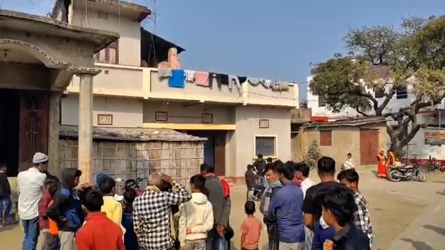 गन्ना लदे ट्रैक्टर की चपेट में आने से युवक की मौत।