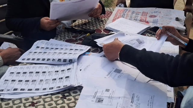 MANT- प्राथमिक विद्यालय कुरकुंडा में,एस आई आर फॉर्म गहन पुनरीक्षण मेगा कैंप का किया, आयोजन,,