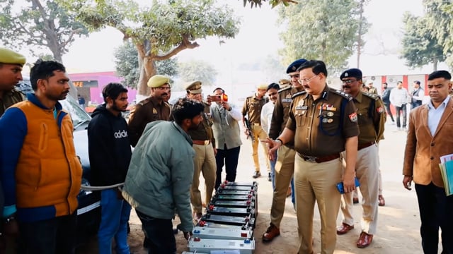 शाहजहाँपुर। मोबाइल टावरों से लीथियम बैटरियां चोरी करने वाले गिरोह का पुलिस ने खुलासा किया है। थाना रोजा पुलिस, एसओजी व स