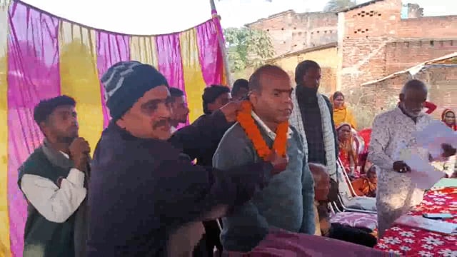 पोता के जन्मोत्सव पर दादा ने 151 जरुरतमंद लोगों के बीच कंबल एवं मिठाई का किया  वितरण