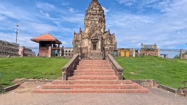Virtual Walk - City of Monkeys. Lop Buri 2