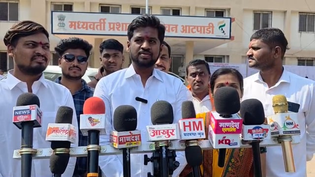 शिवसेना उद्धव बाळासाहेब  ठाकरे गटाकडून खरसुंडी जिल्हा परिषद गटातून शेखर निसळ यांचा उमेदवारी अर्ज दाखल 