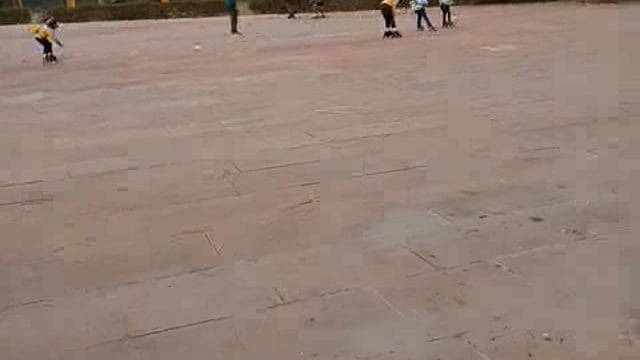 जवाहर बाग में बच्चे स्केटिंग की प्रैक्टिस करते हुए 