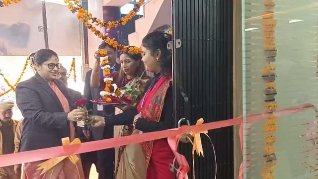 इंडियन बैंक शाखा आवास विकास का लोकार्पण करती हुई जिलाधिकारी महोदया तथा बैंकर्स अधिकारीगण।#वायरल 