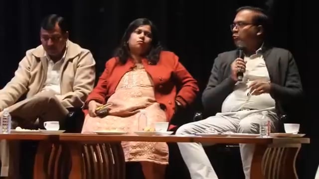 शाहजहांपुर। विशेष प्रगाढ़ पुनरीक्षण-2026 के तहत नो-मैपिंग मतदाताओं की सुनवाई को लेकर भारत रत्न अटल बिहारी बाजपेयी ऑडिटोरियम में अधिकारियों को गहन प्रशिक्षण दिया गया। जिलाधिकारी/जिला निर्वाचन अधिकारी धर्मेंद्र प्रताप सिंह की अध्यक्षता में आयोजित प्रशिक्षण में सुनवाई प्रक्रिया व आयोग की गाइडलाइंस की जानकारी दी गई। जनपद की छह विधानसभा क्षेत्रों में 170 सहायक निर्वाचक रजिस्ट्रीकरण अधिकारियों की तैनाती की गई है तथा 81 सुनवाई स्थल निर्धारित किए गए हैं।