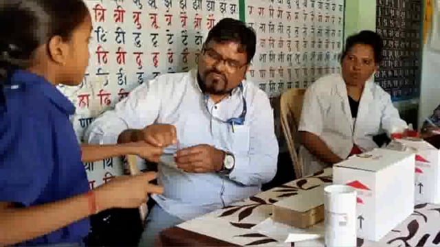 चामोर्शी तालुक्यातील वाघोली येथे सिकलसेल तपासणी