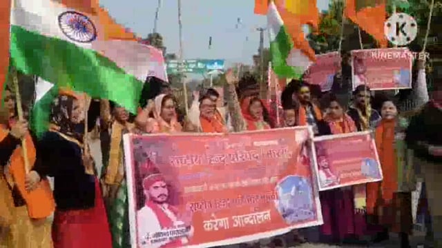 राष्ट्रीय हिंदू परिषद भारत के राष्ट्रीय अध्यक्ष गोविंद पाराशर ने ताजमहल पर तिरंगा लहराने का किया प्रदर्शन