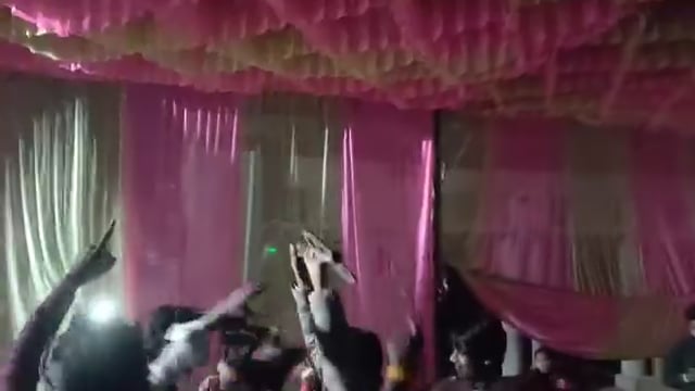 अंबेडकर नगर के इब्राहिमपुर थाना क्षेत्र के गांव बिलवारीपुर तकिया में बर्थडे पर तलवार लहरा कर खुलेआम उड़ाई गई कानून की धज्जियां।