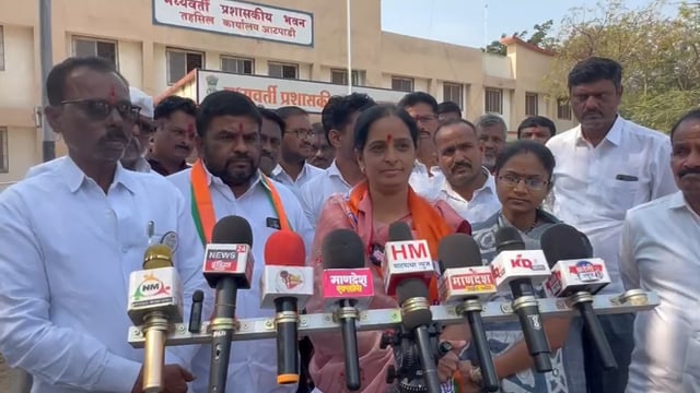 खरसुंडी पंचायत समिती गणातून लता पुजारी यांचा बीजेपी कडून उमेदवारी अर्ज दाखल 