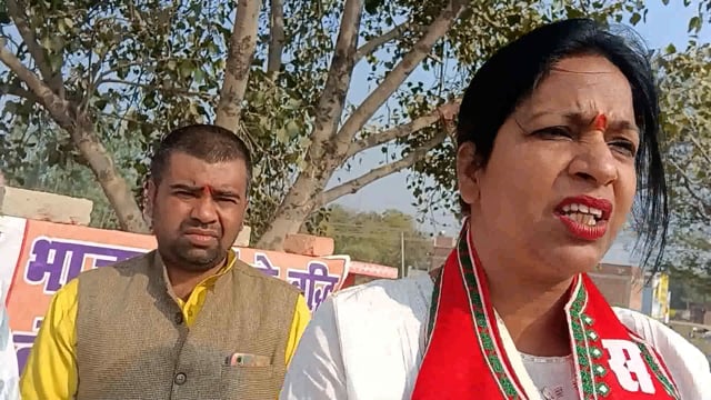 संगम में शंकराचार्य अविमुक्तेश्वरानंद के अपमानसे आहतसपामहिलाजिलाअध्यक्षगुन्जनसिहनेभाजपाकेबुद्धिशुद्धिके लिए हवनपूजन किया