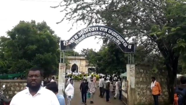 न्यायालयात तळीरामाने आरडाओरड केल्याप्रकरणी गुन्हा दाखल