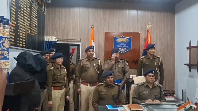 छठ घाट पर हथियारबंद बदमाश धराए, पुलिस की घेराबंदी में टूटी साजिश #Bagaha
#WestChamparan #Naurangiya #BiharPolice #BagahaPolice
#PoliceAction #CrimeNews