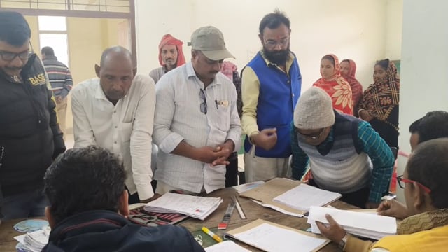 पैक्स चुनाव नामांकन के पहले दिन अध्यक्ष पद के लिए 8 प्रत्याशियों ने किया नामांकन।