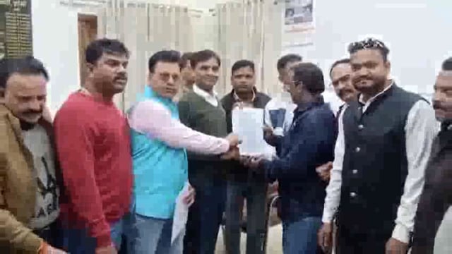 यूट्यूब पोर्टल, फेसबुक पेज संचालकों के खिलाफ कार्यवाही की मांग, झांसी मीडिया क्लब ने सौंपा ज्ञापन