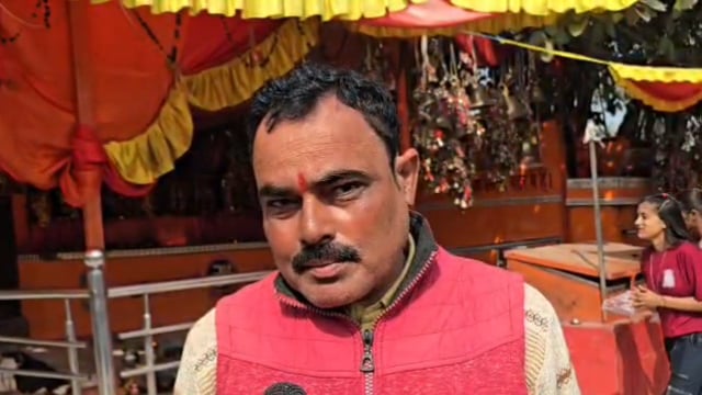 सिद्धार्थनगर: मां वटवासिनी गालापुर मंदिर में चोरी, दानपात्र की कुंडी काटकर चोर ने की चोरी 