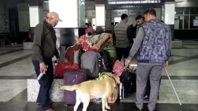 गणतंत्र दिवस को लेकर मथुरा में अलर्ट: भूतेश्वर बस स्टैंड और रेलवे स्टेशन पर चला सघन चेकिंग अभियान।