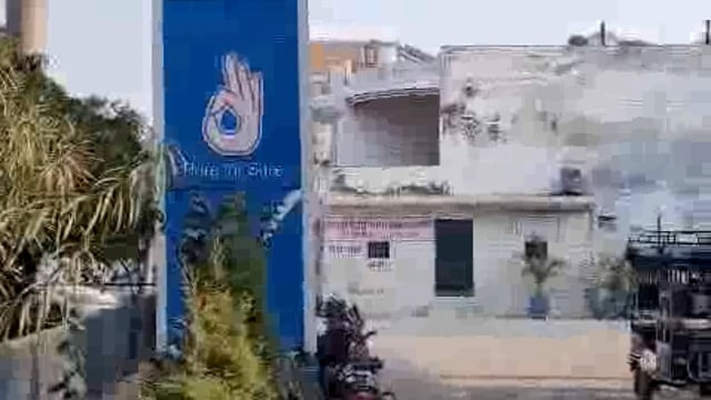 पलिया में सीएनजी पंप बंद, वाहन चालकों की बढ़ी मुश्किलें, सीएनजी पम्प जल्द शुरु कराने की मांग